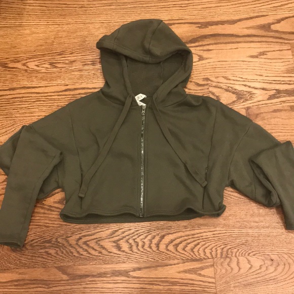 alo extreme crop jacket